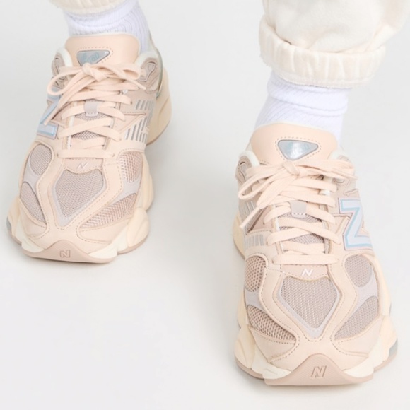 New Balance Women's Sneakers in Beige Pink and Light Blue - Picture 5 of 12
